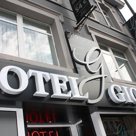 Hotel Giorgi Et Logements Insolites-Jacuzzi Prive Bastogne Exterior foto