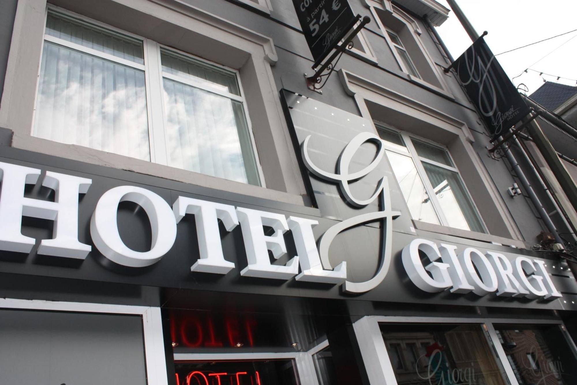 Hotel Giorgi Et Logements Insolites-Jacuzzi Prive Bastogne Exterior foto