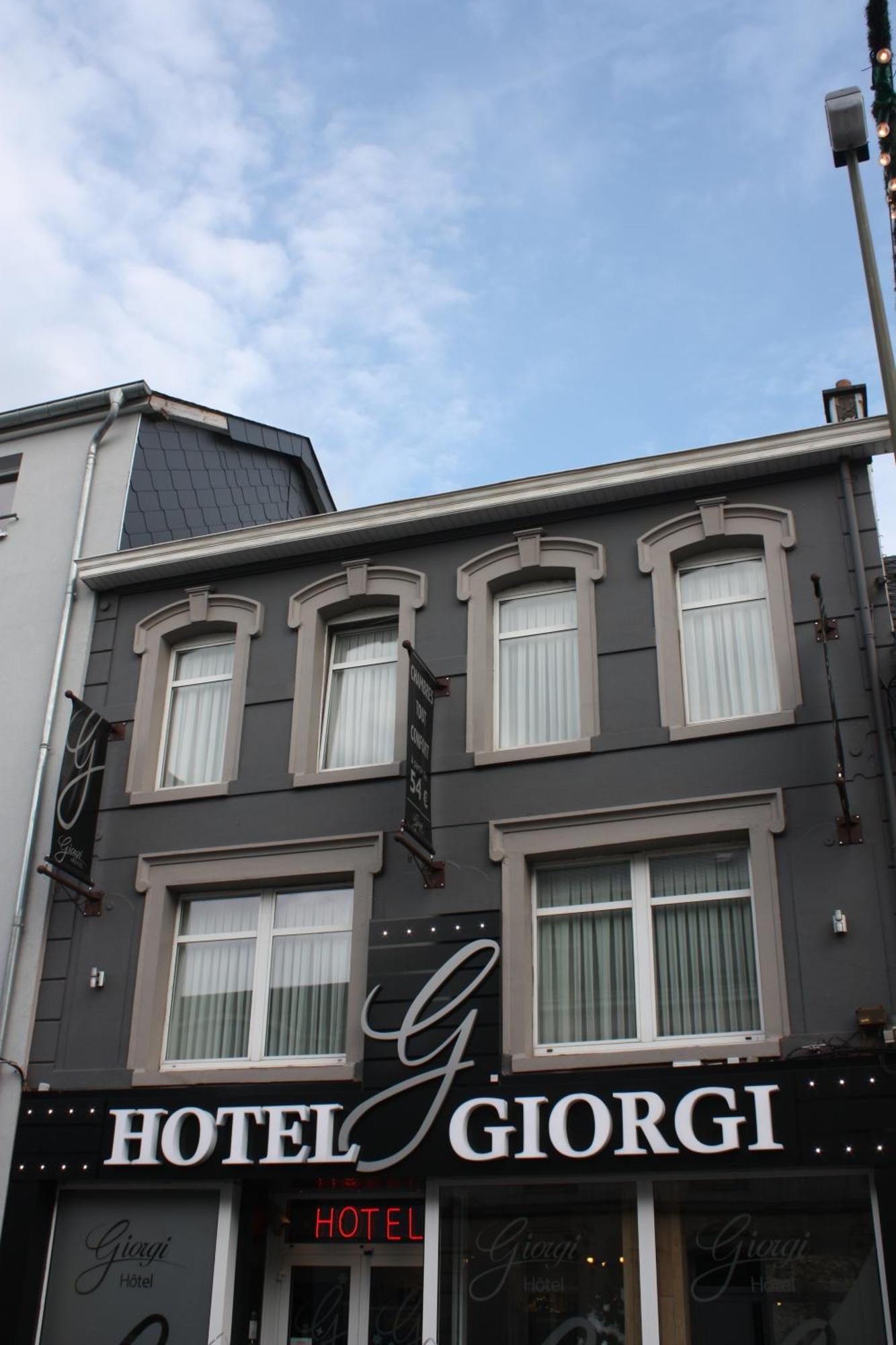 Hotel Giorgi Et Logements Insolites-Jacuzzi Prive Bastogne Exterior foto