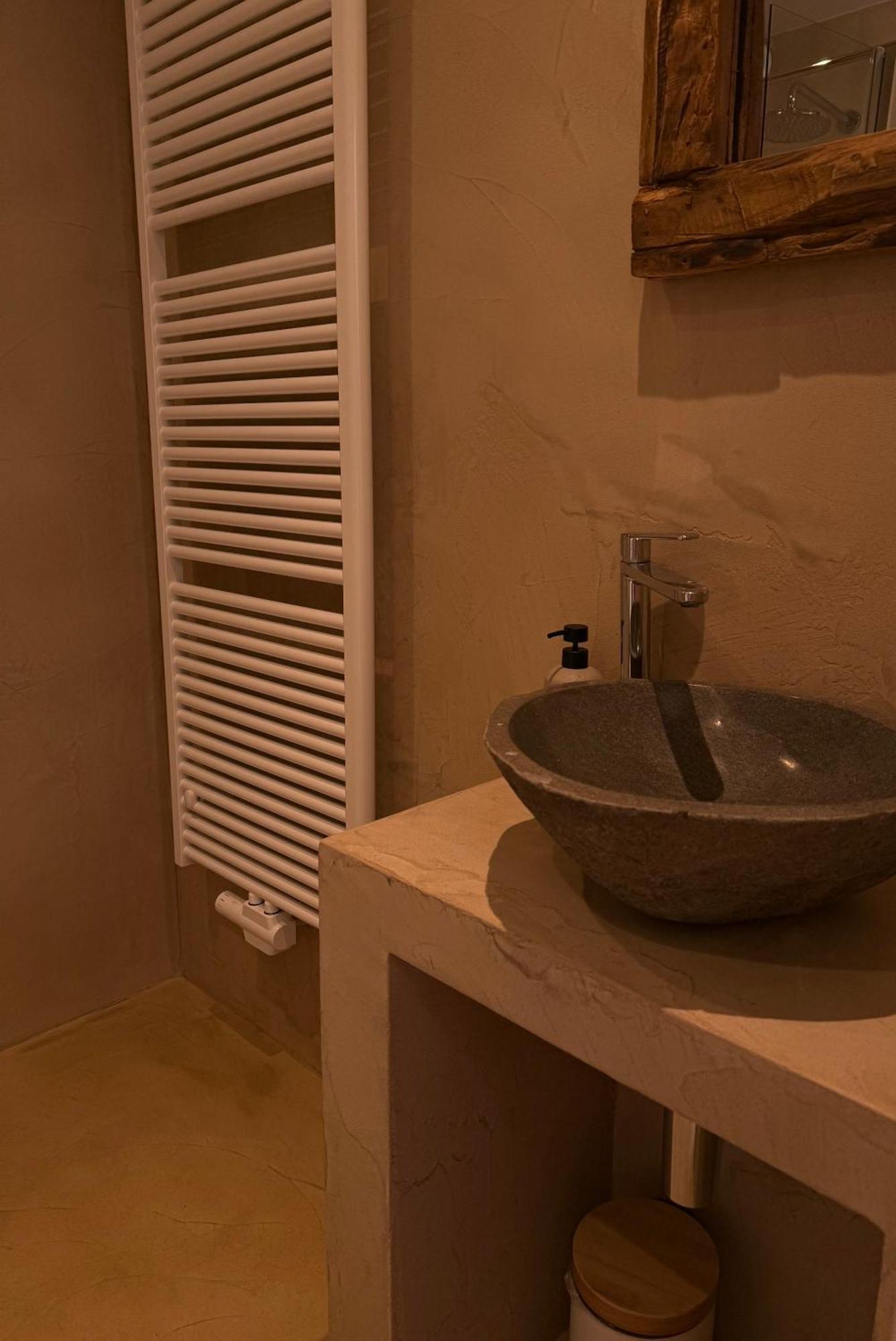Hotel Giorgi Et Logements Insolites-Jacuzzi Prive Bastogne Exterior foto