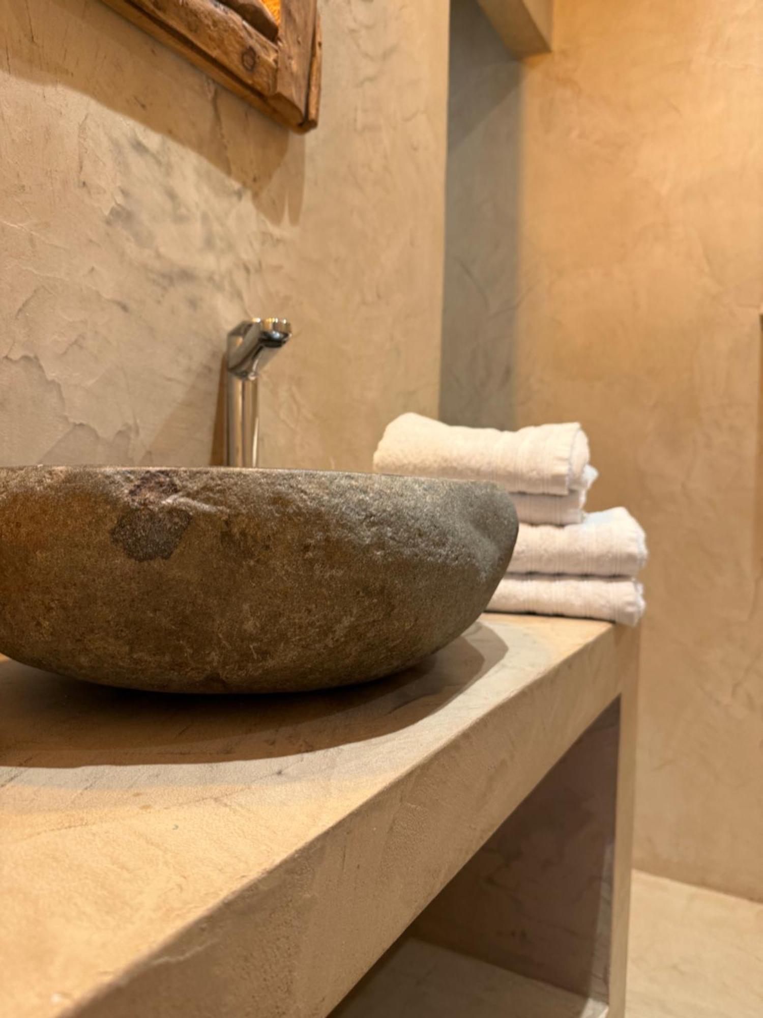 Hotel Giorgi Et Logements Insolites-Jacuzzi Prive Bastogne Exterior foto