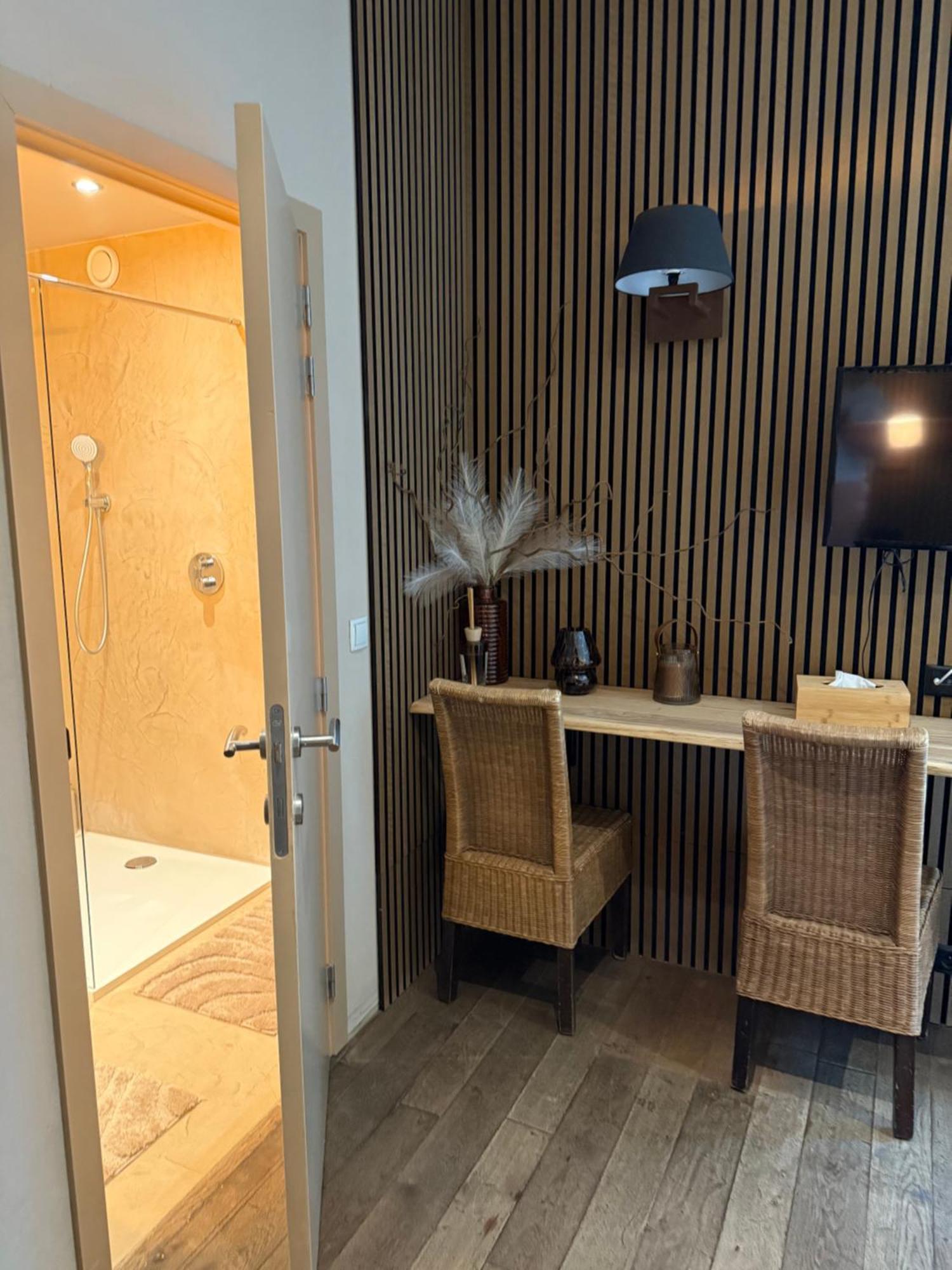 Hotel Giorgi Et Logements Insolites-Jacuzzi Prive Bastogne Exterior foto