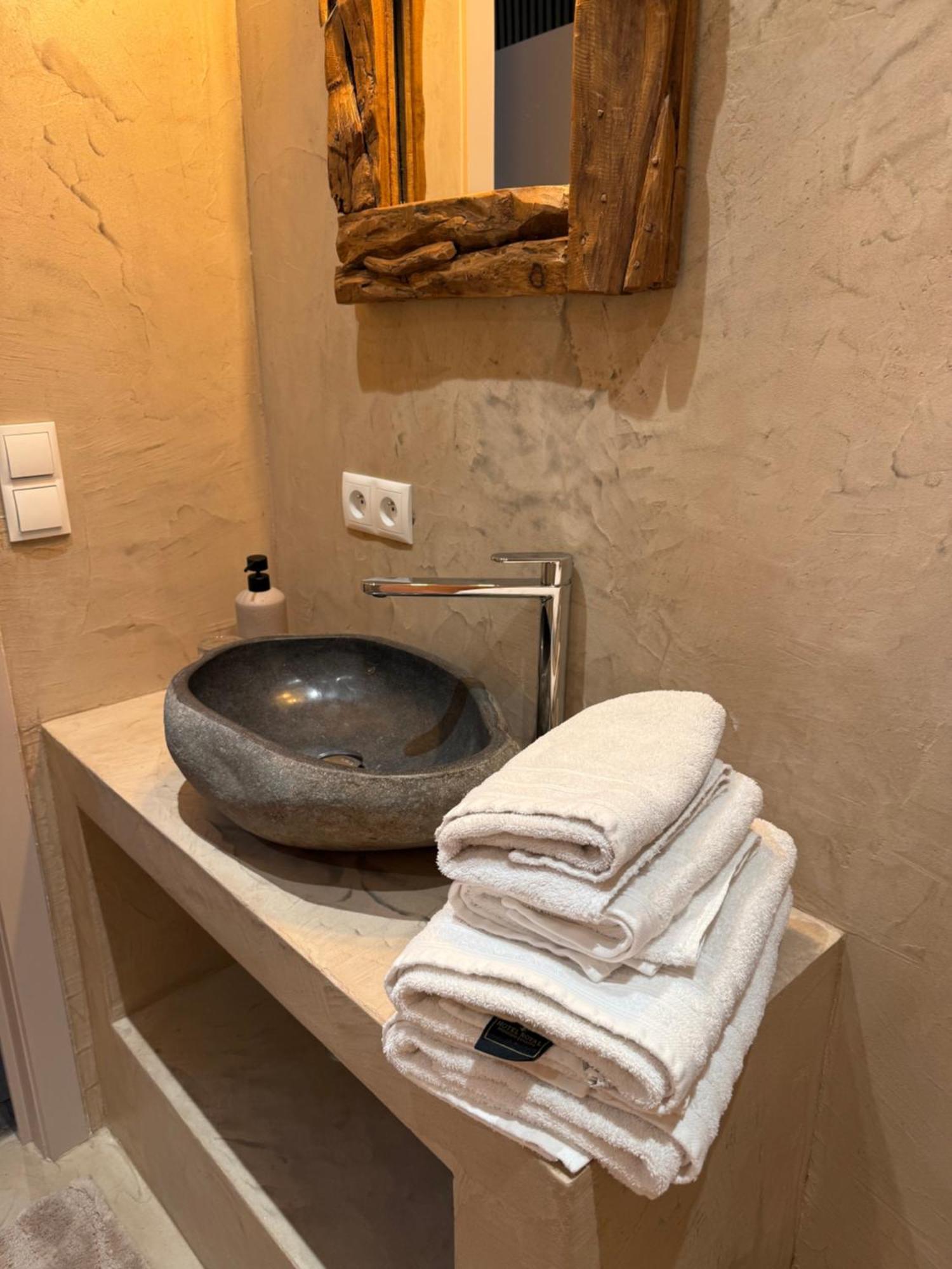 Hotel Giorgi Et Logements Insolites-Jacuzzi Prive Bastogne Exterior foto