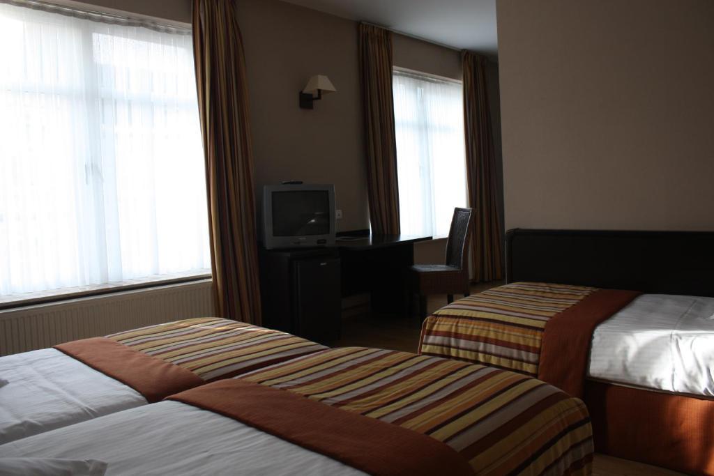 Hotel Giorgi Et Logements Insolites-Jacuzzi Prive Bastogne Habitación foto